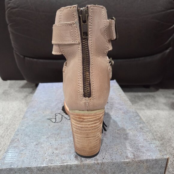 *Brand New* Stunning Freebird by Steven Bianca in Taupe, Size 9 - Picture 6 of 9